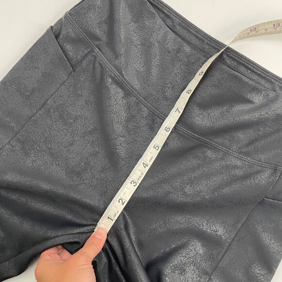 T by Talbots Black Crackle Embossed Faux Leather Moto Leggings Womens Size Small - Picture 7 of 9